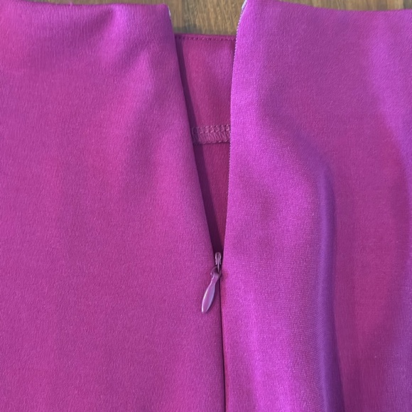 HYFVE SHORT FLIRTY FUN SKIRT  SIZE M FEATHERED  BOTTOM SIDE ZIPPED NWT - Picture 3 of 15